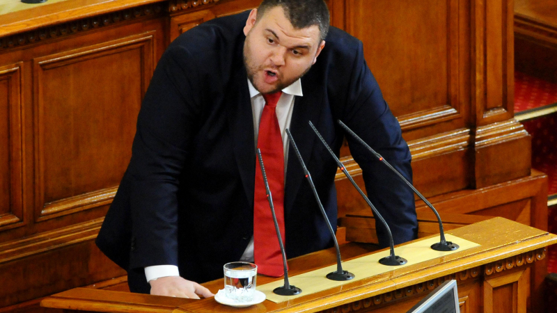 Пеевски отказа на Конституционния съд заради докладчик
