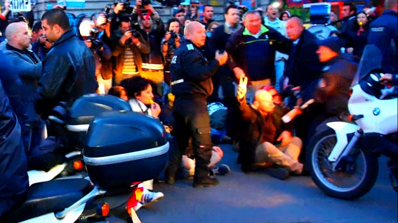 БЛИЦ TV: Ето как се опитаха да спрат колата на Орешарски