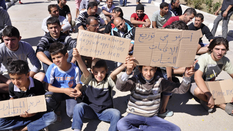 Парламентът реши: Няма да затваряме границите за бежанци
