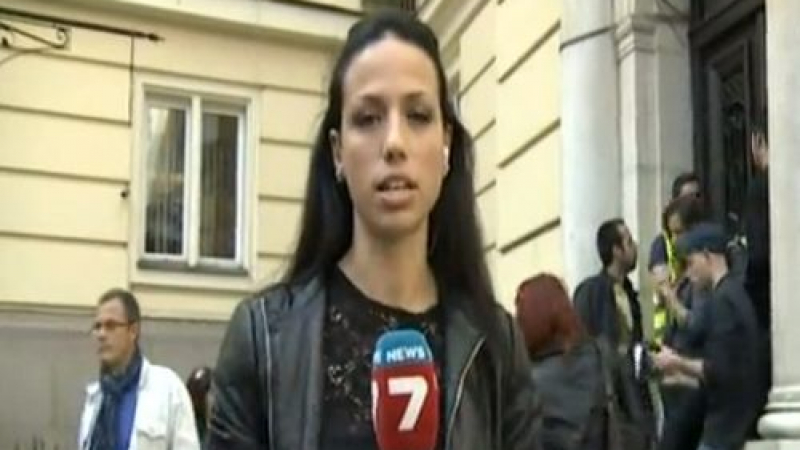 Протестиращи щипали репортерка на TV7