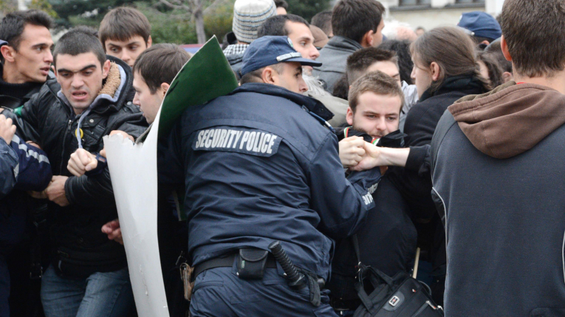 Арестуваният пред парламента - криминален тип