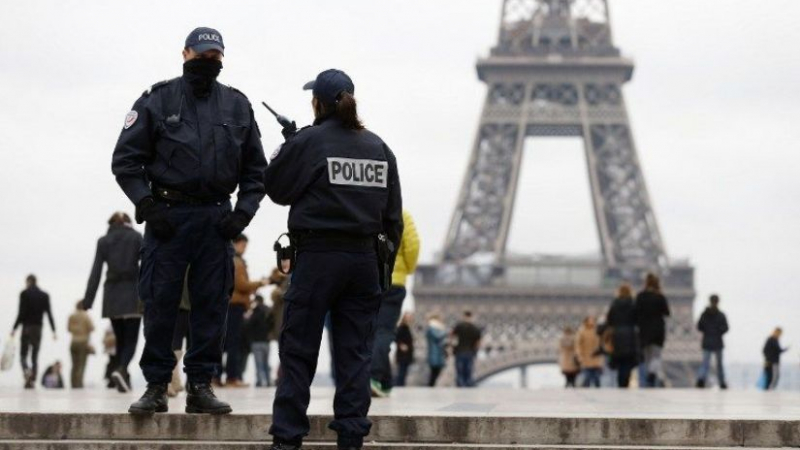 Парижкият стрелец държи полицията на нокти (ВИДЕО)
