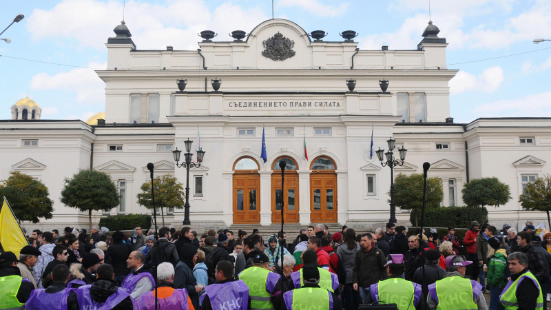 Гледайте на живо протестите в София (ВИДЕО)
