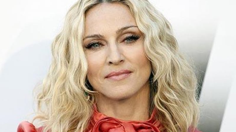 Мадона представи новия си албум с гола СНИМКА 18+