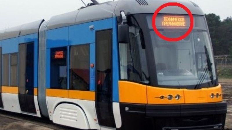 БЛИЦ с първи снимки: Новите лукс трамваи тръгнаха към София