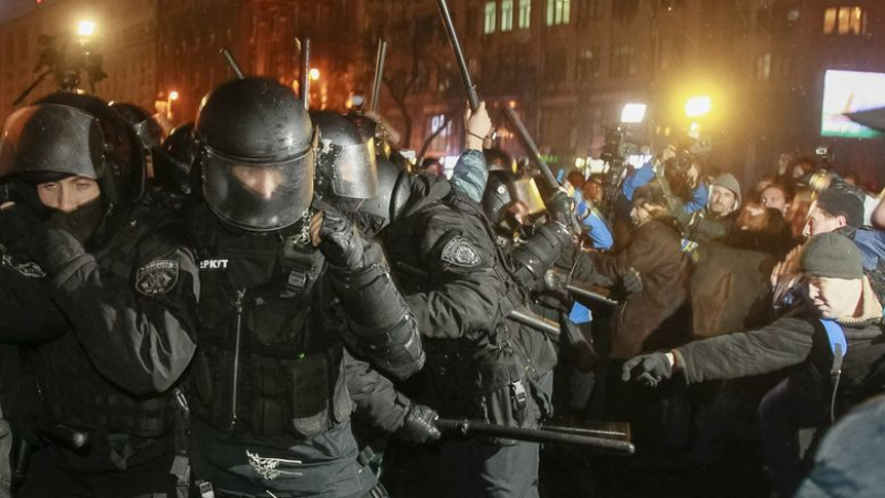 Съдът: Демонстрантите в Киев пречат на Нова година, трябва да се разпръснат