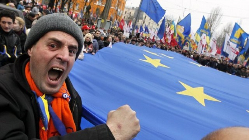 Украйна се изхитри, поиска 10 млрд. евро кредит от ЕС
