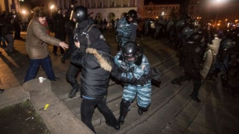 Украински протестиращи завзеха кметството в Киев  