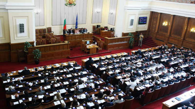 Спор в парламента къде да отидат 160 милиона лева от новия данък върху ВЕИ 