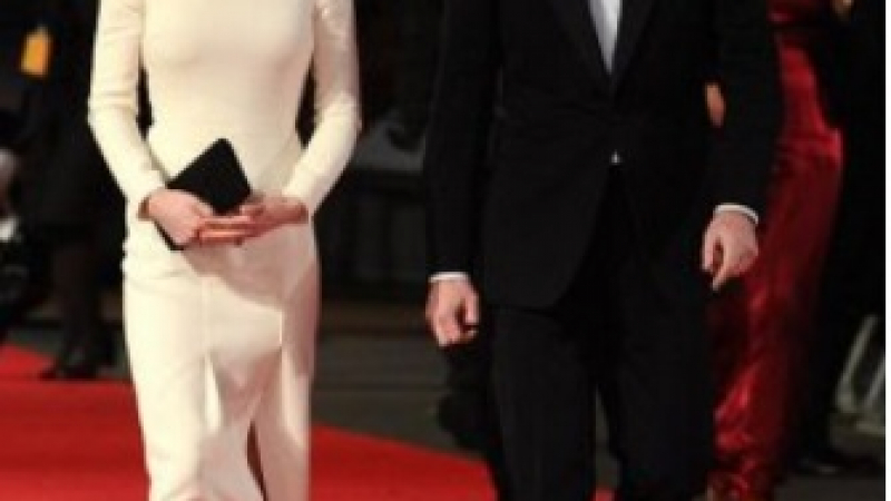 Херцогиня Кейт с изумителен тоалет на премиерата на филма за Мандела 