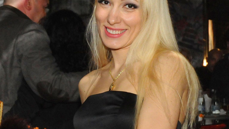 Деси Бакърджиева: Много ми отива да съм тъпа блондинка 