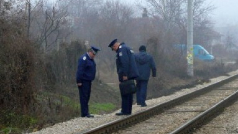 Чудо в Русе: Влак удари момиче, дирят го с полиция, откриват го у дома