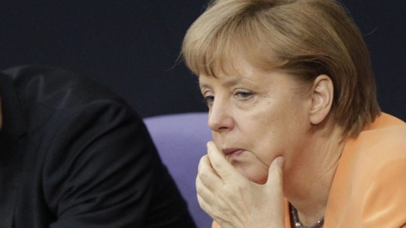 Контузена, но дееспособна, Меркел ще участва в правителствено заседание в сряда 