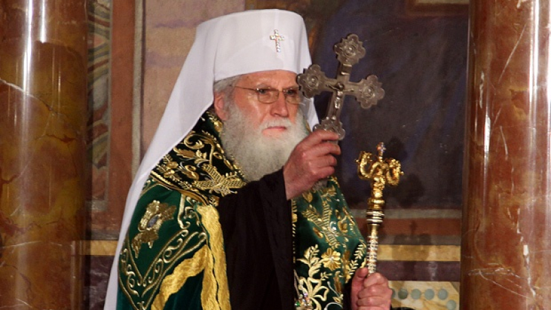 Патриарх Неофит освещава знамената