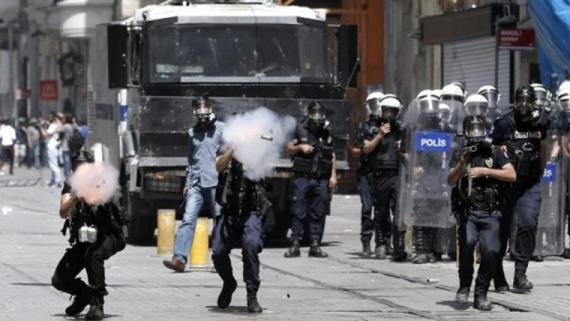 350 полицейски шефове уволнени в полунощ в Турция