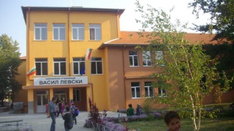 Шеф от ДПС взе училище „Васил Левски” в Кричим
