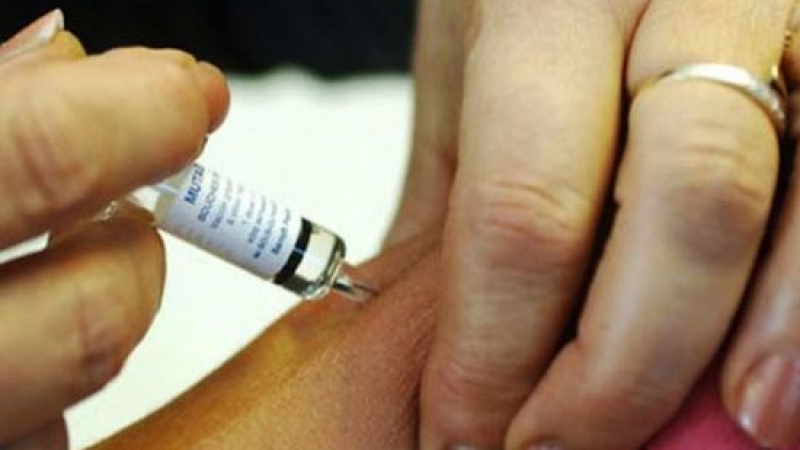 100 недоносени бебета остават без ваксина от НЗОК