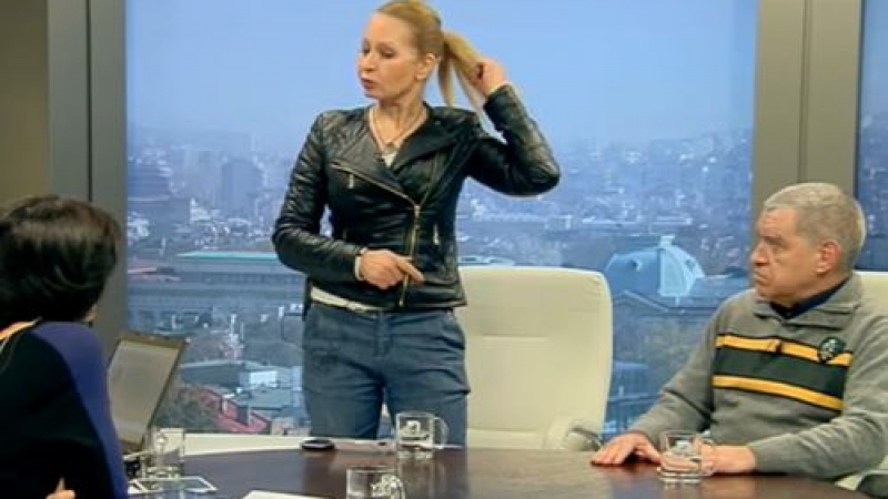 Илиана Беновска: Депутат от &quot;Атака&quot; ме дърпаше за косата и ме риташе да падна на колене