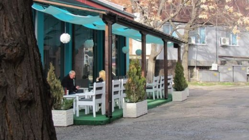 Решено е: Ето кога отварят кафенета и ресторанти в Сърбия