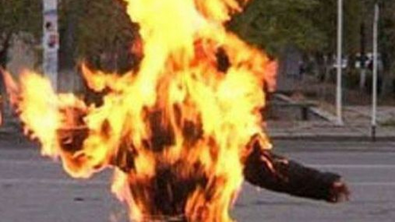 Първо в БЛИЦ: 38-годишен мъж се самозапали в дома си