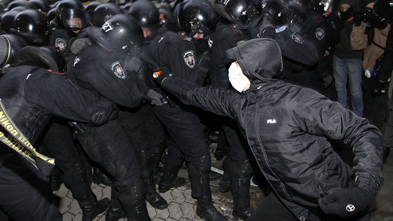 Евромайданът в Киев отново изригна (НА ЖИВО)