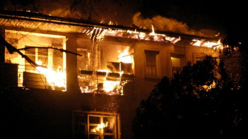 Апартамент горя на бул. &quot;Шипченски проход&quot; в София