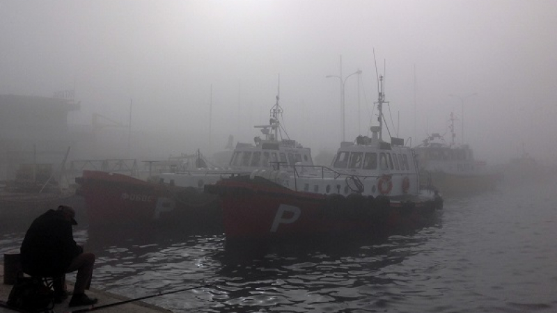 Затвориха пристанище Варна заради мъгла