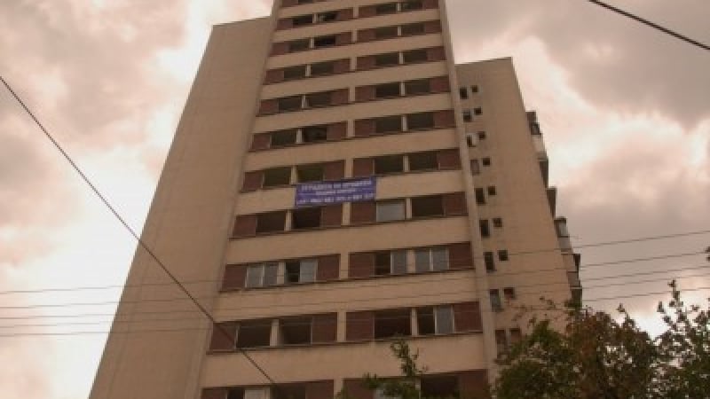 Полякиня купи изтърбушен от цигани блок със 115 апартамента за 848 000 лева