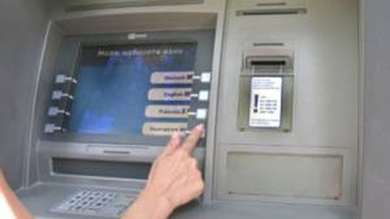 Експерти успокояват: Няма да има срив на банкоматите на 8 април