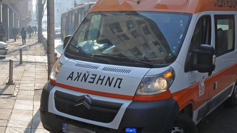 Жена пострада при катастрофа във Варна, линейка я откара в болницата