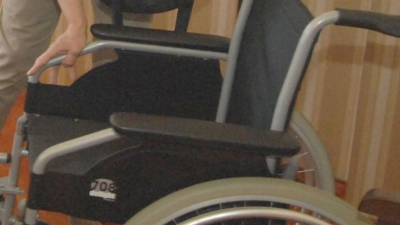 Парализирана жена чака безплатна инвалидна количка 3 месеца