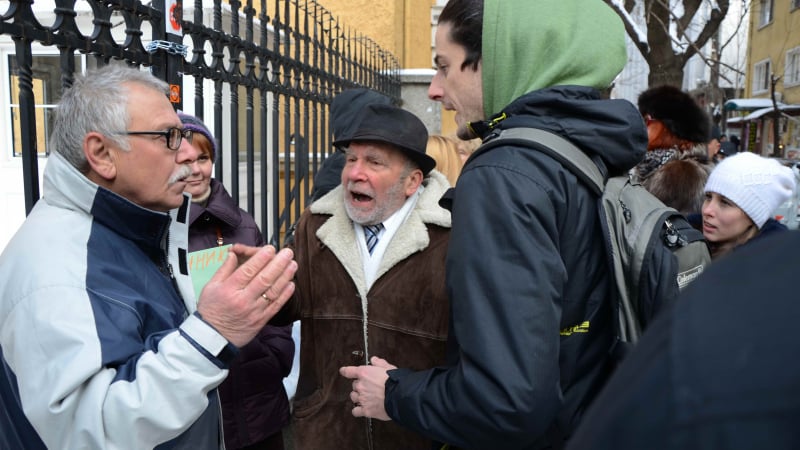 Първо в БЛИЦ: Задържаха антиокупатор с ножовка - тръгнал да реже веригите!