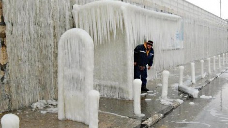 Варна вцепенена в оковите на студа