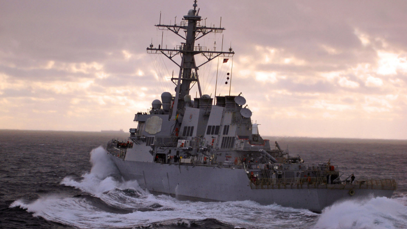 Бойни кораби на САЩ влязоха в Черно море, държат курс към Украйна