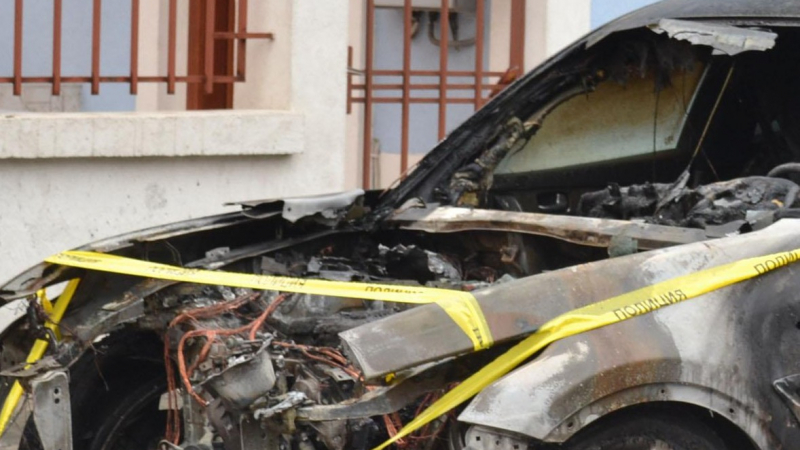 Подпалиха БМВ и „Сеат” в Пловдив, съседи си спасяват колите