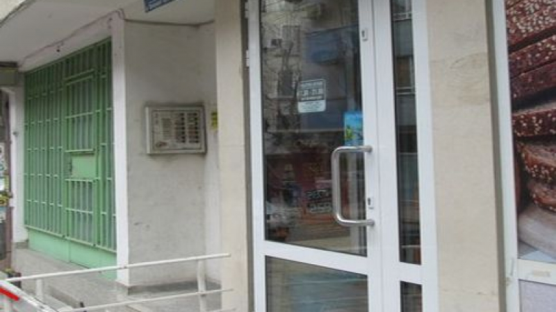 Въоръжен крадец свали маската си след грабеж в Бургас