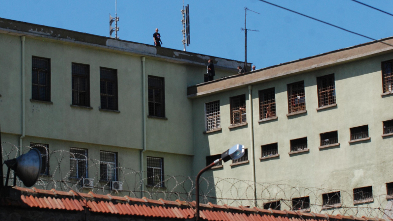 Разпоредиха проверка в Бургаския затвор след жалбите на Закса 