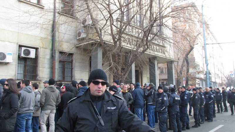 Напрежението в Пловдив ескалира – стотици фенове са пред съда, делото започва!