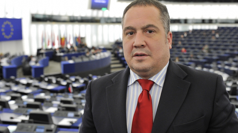 От Европарламента разпитват Слави Бинев за бежанците у нас