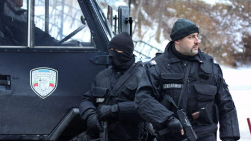 Утре България осъмва под полицейска блокада