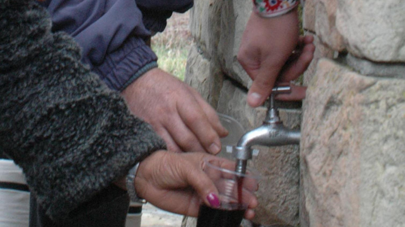 Мътна вода рукна от чешмите в Добрич