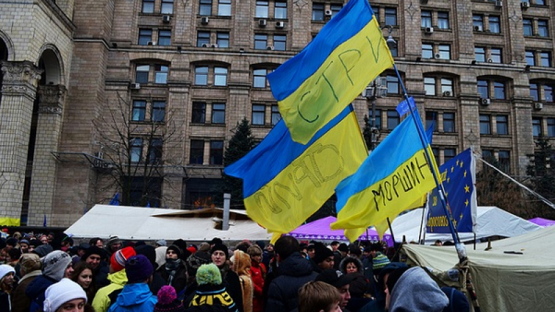 Пуснаха 2 500 протестиращи в Киев, опозицията връща жеста