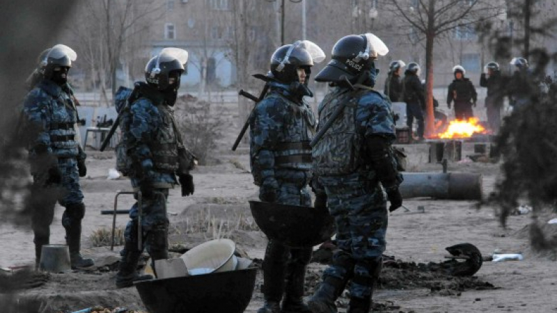 Протестите стигнаха и Казахстан (СНИМКИ)