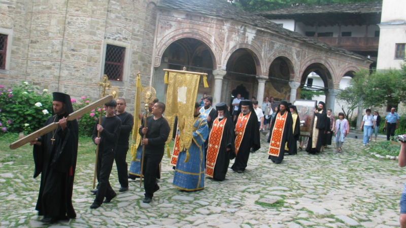 Палавите троянски монаси в дневния ред на Св. Синод