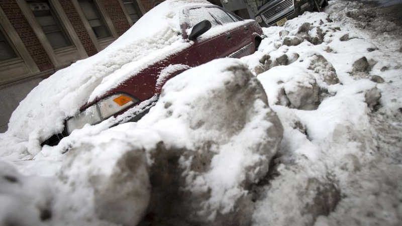 Снежни бури продължават да мъчат САЩ и Япония 