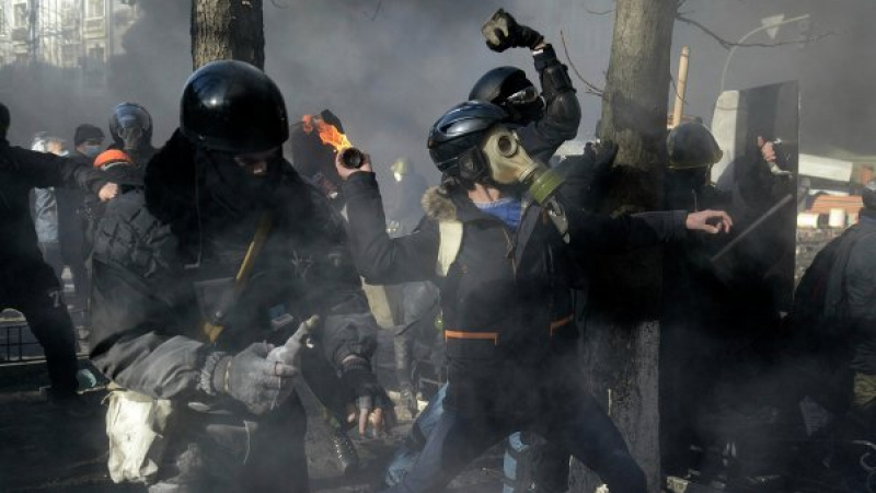 Трима милиционери са убити в Киев, 35 са в тежко състояние (НА ЖИВО)