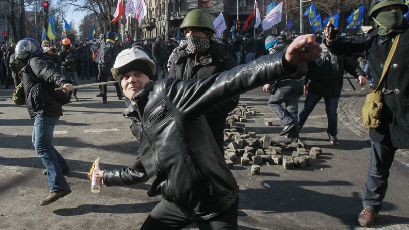 Боевете напуснаха пределите на Киев: В Лвов е превзет склад с оръжие