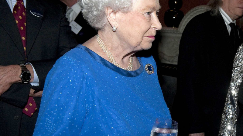 Плевнелиев при британската кралица през март