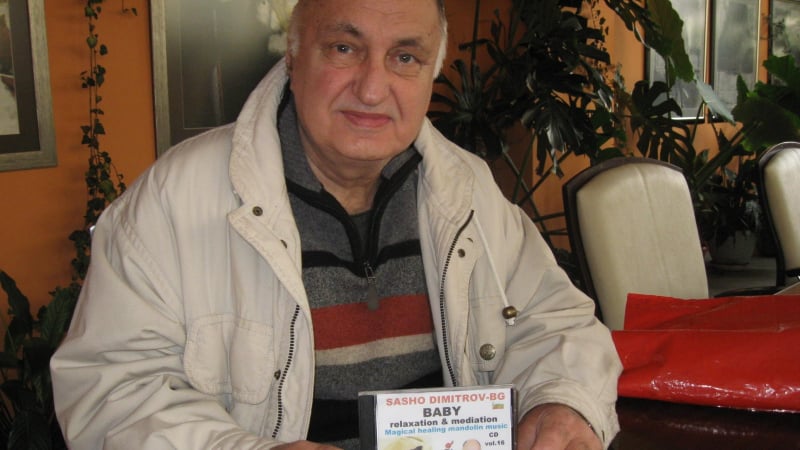 Световноизвестният мандолинист маестро Сашо Димитров: С моята музика светът лекува тежки заболявания, а България е глуха за нея