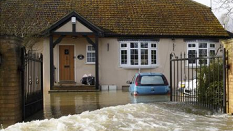 Наводненията сринаха цената на имотите във Великобритания